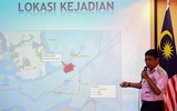 Cứu hộ tàu USS John S.McCain sau va chạm với tàu chở dầu Singapore
